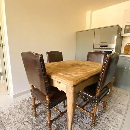 Bonnevoie Furnished Flat 아파트 *